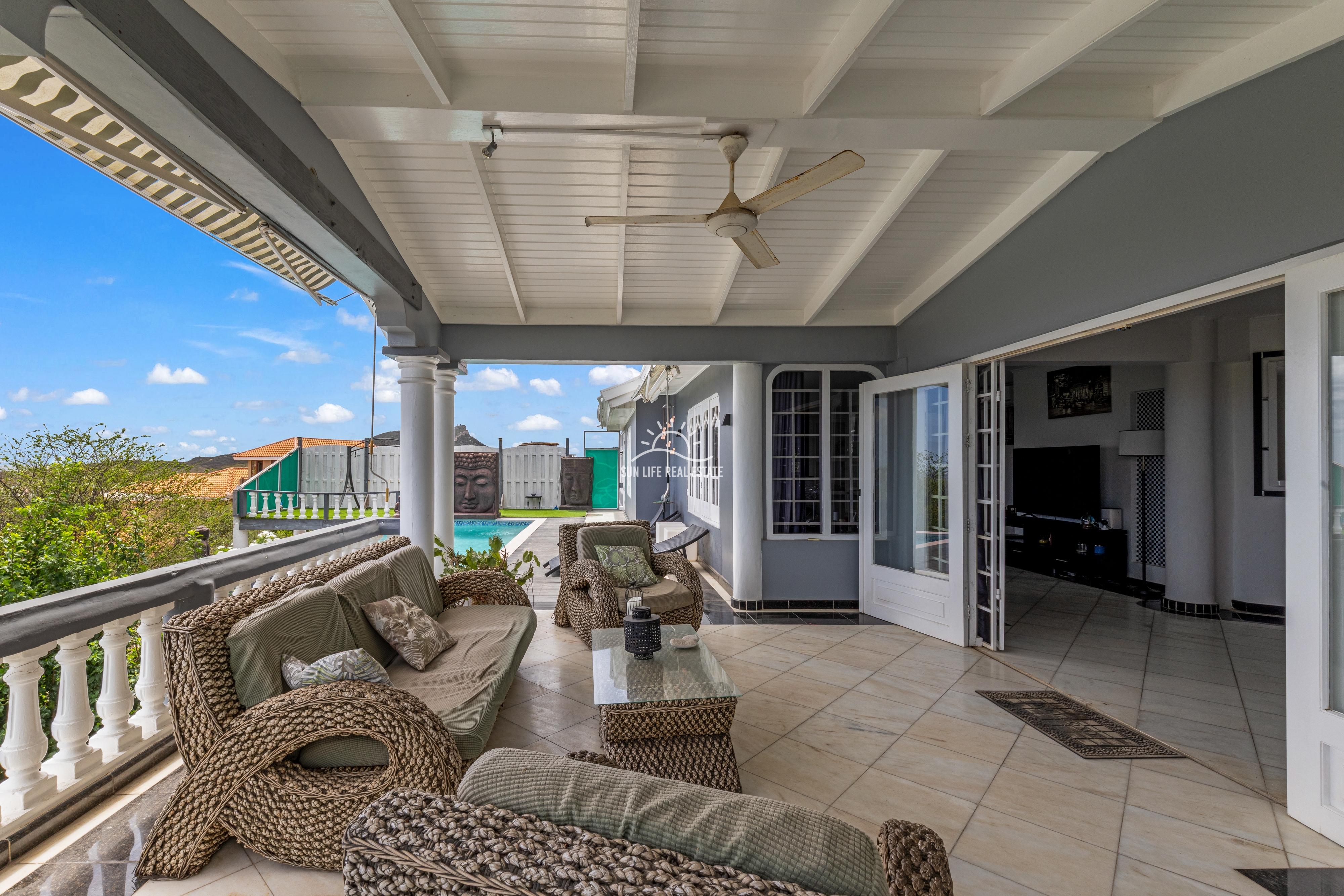 Renovated Villa with 2 Apartments & Sea Views For Sale in Piscadera