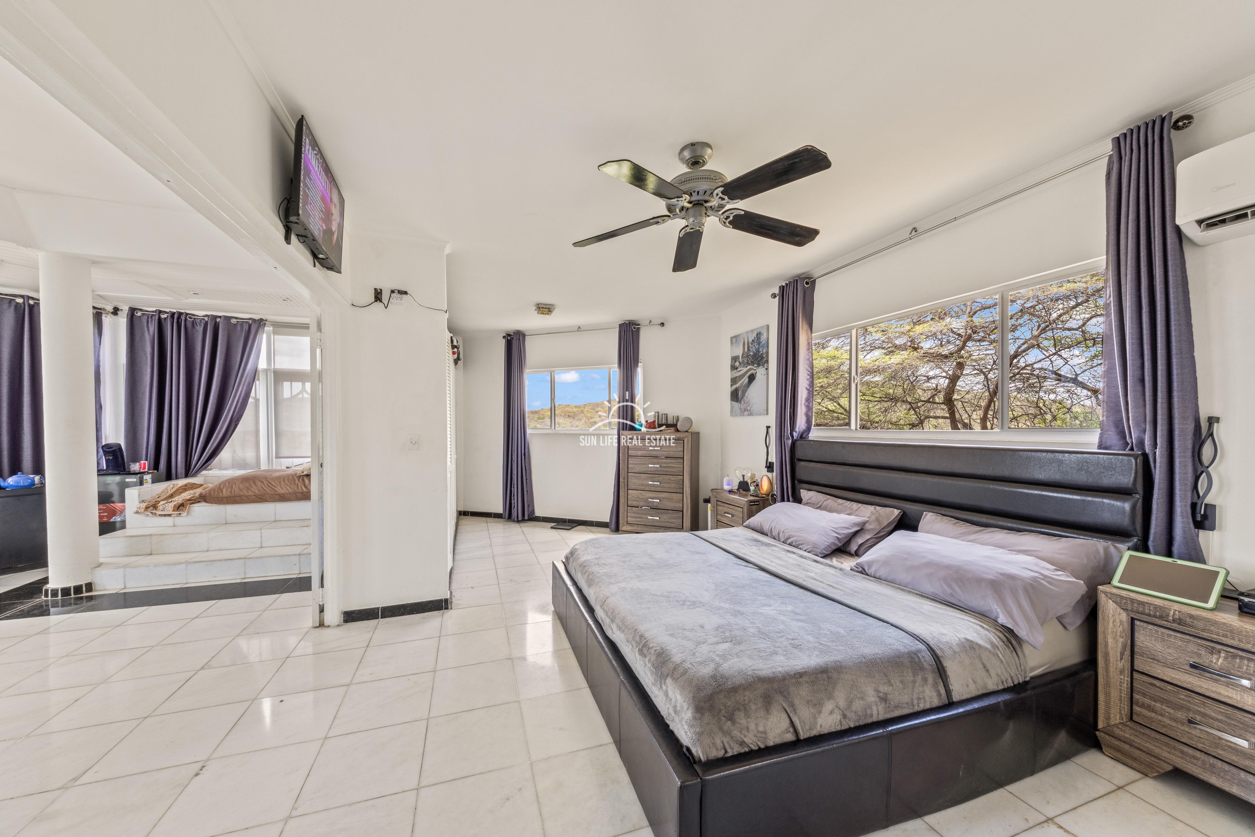 Renovated Villa with 2 Apartments & Sea Views For Sale in Piscadera