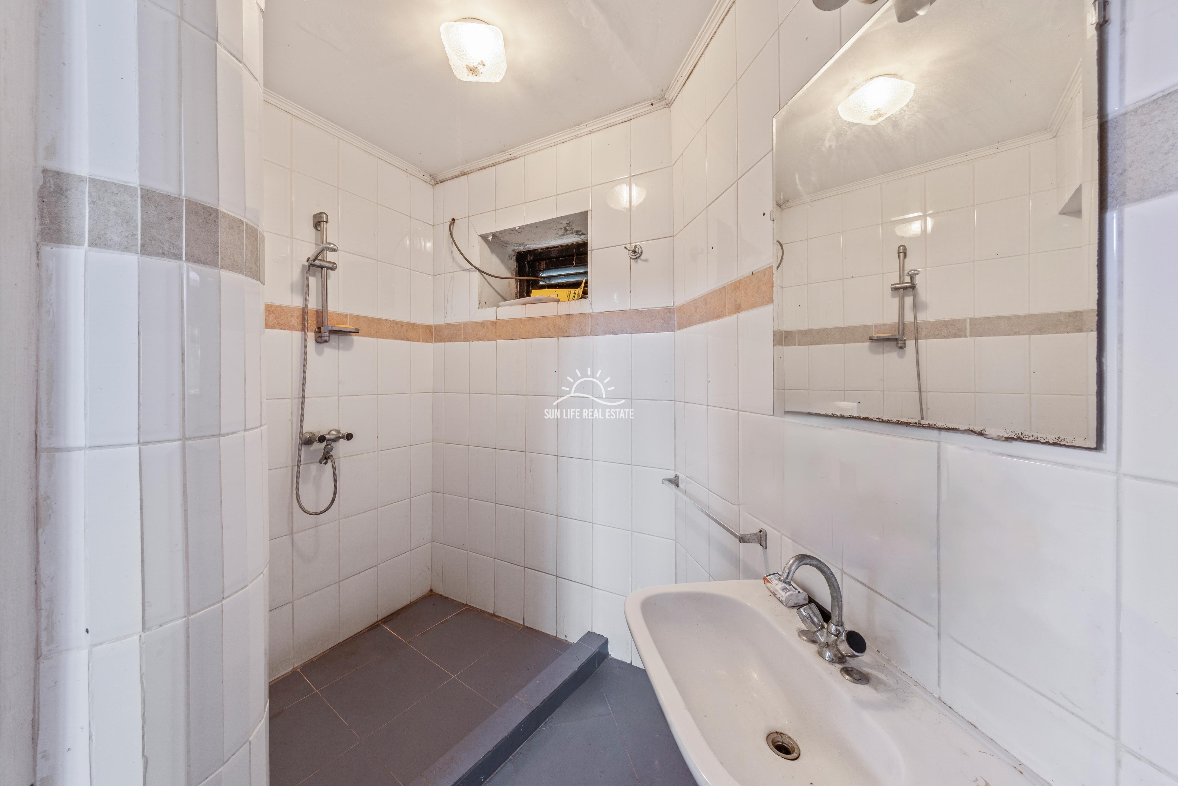 Renovated Villa with 2 Apartments & Sea Views For Sale in Piscadera