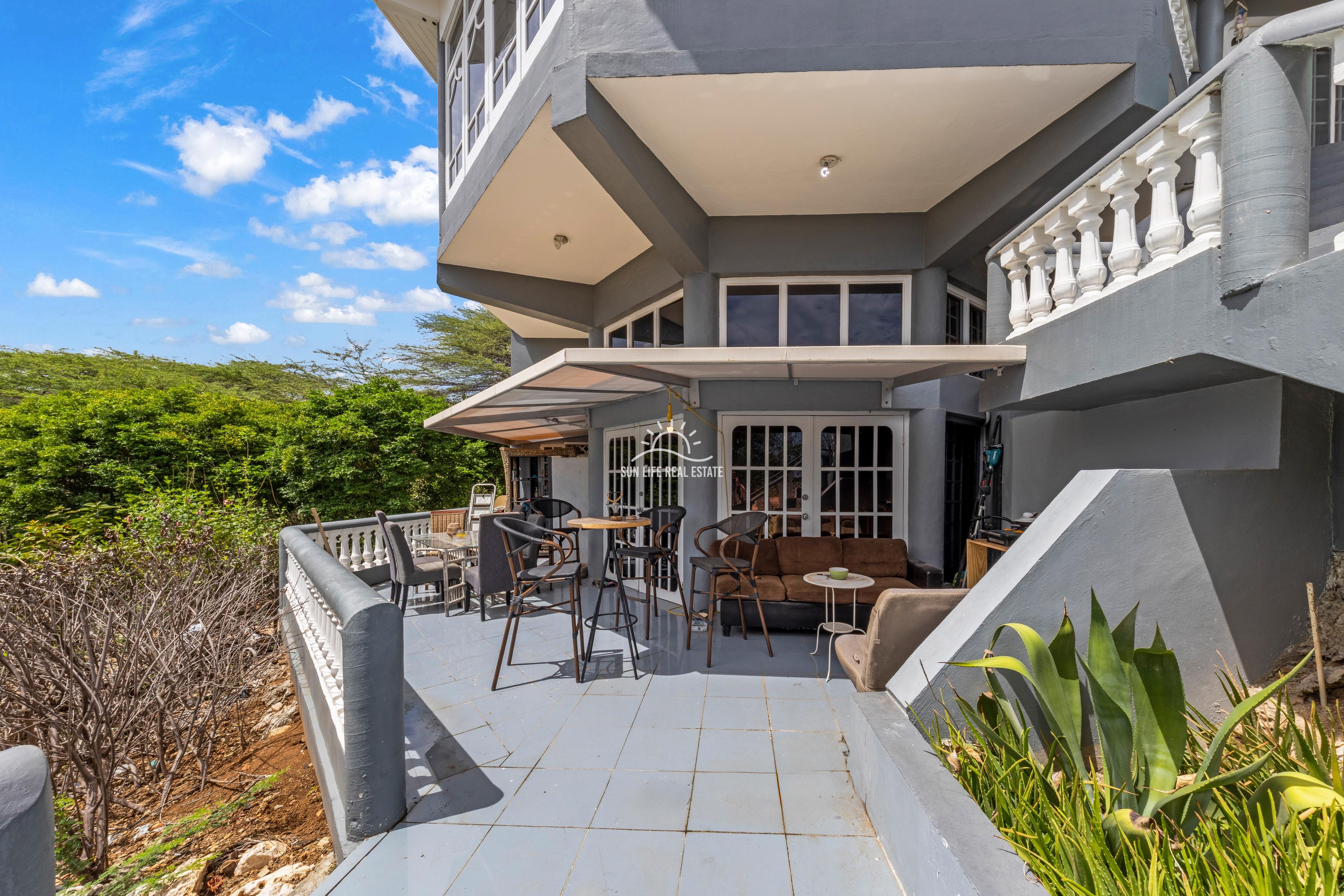 Renovated Villa with 2 Apartments & Sea Views For Sale in Piscadera