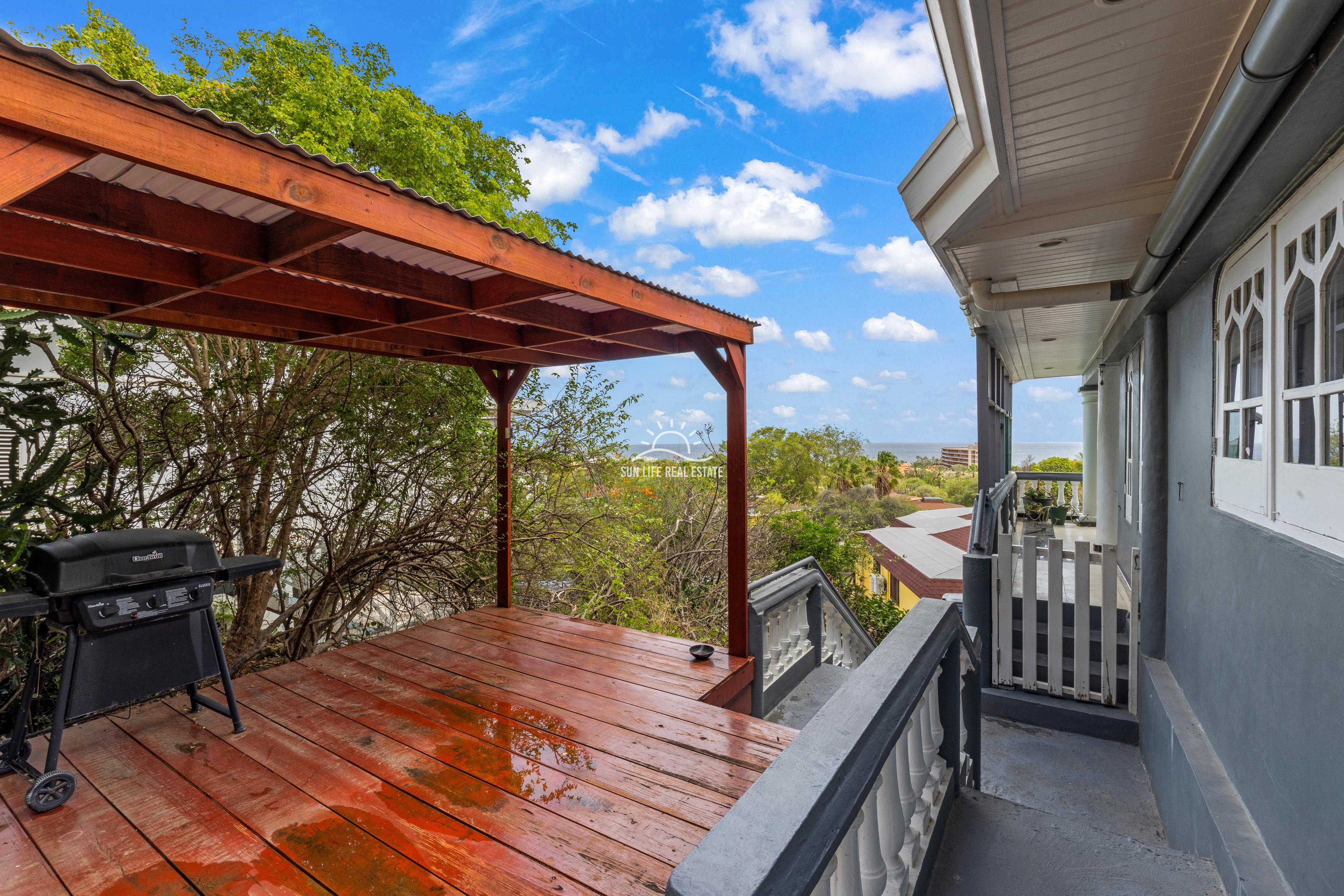 Renovated Villa with 2 Apartments & Sea Views For Sale in Piscadera