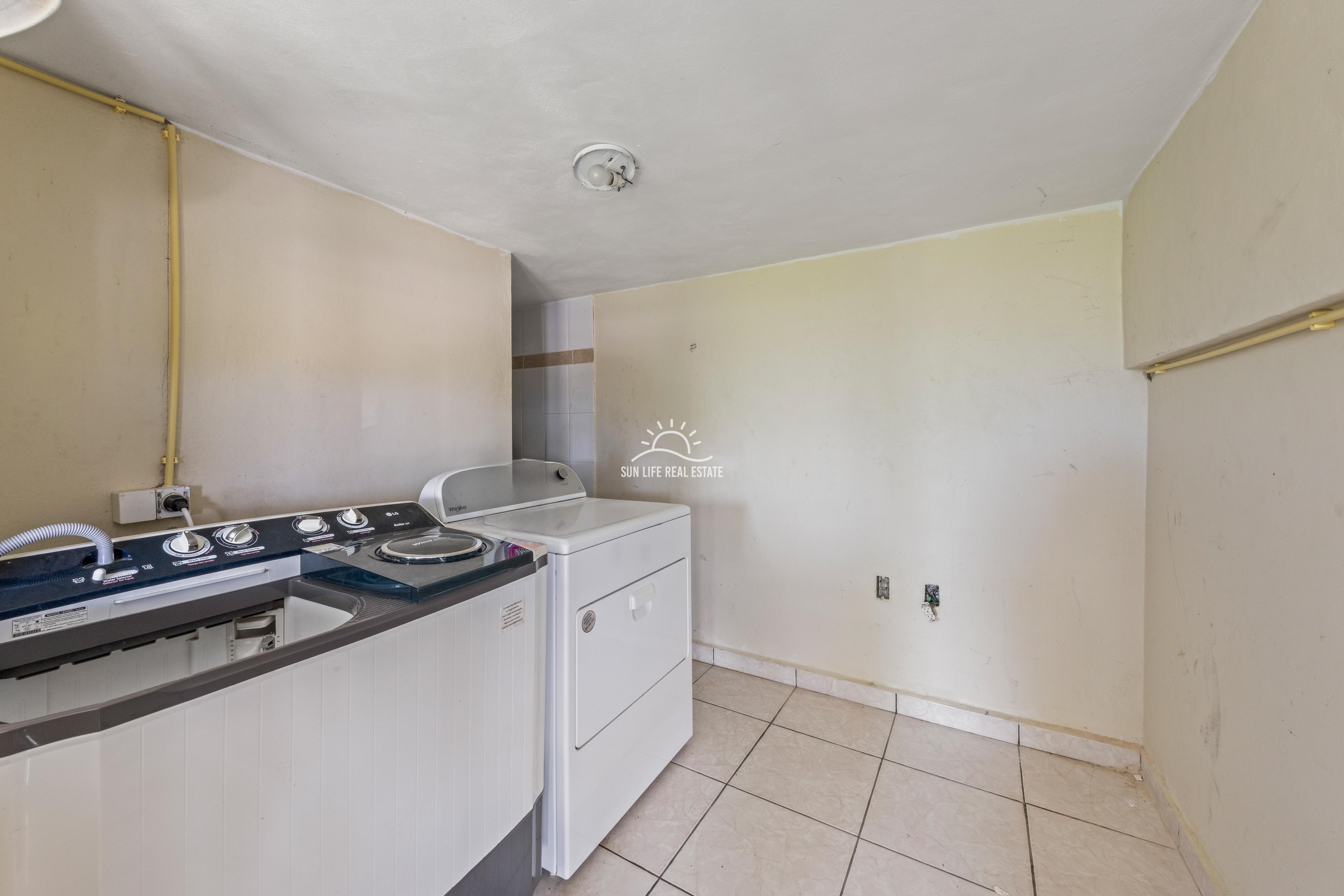 Renovated Villa with 2 Apartments & Sea Views For Sale in Piscadera