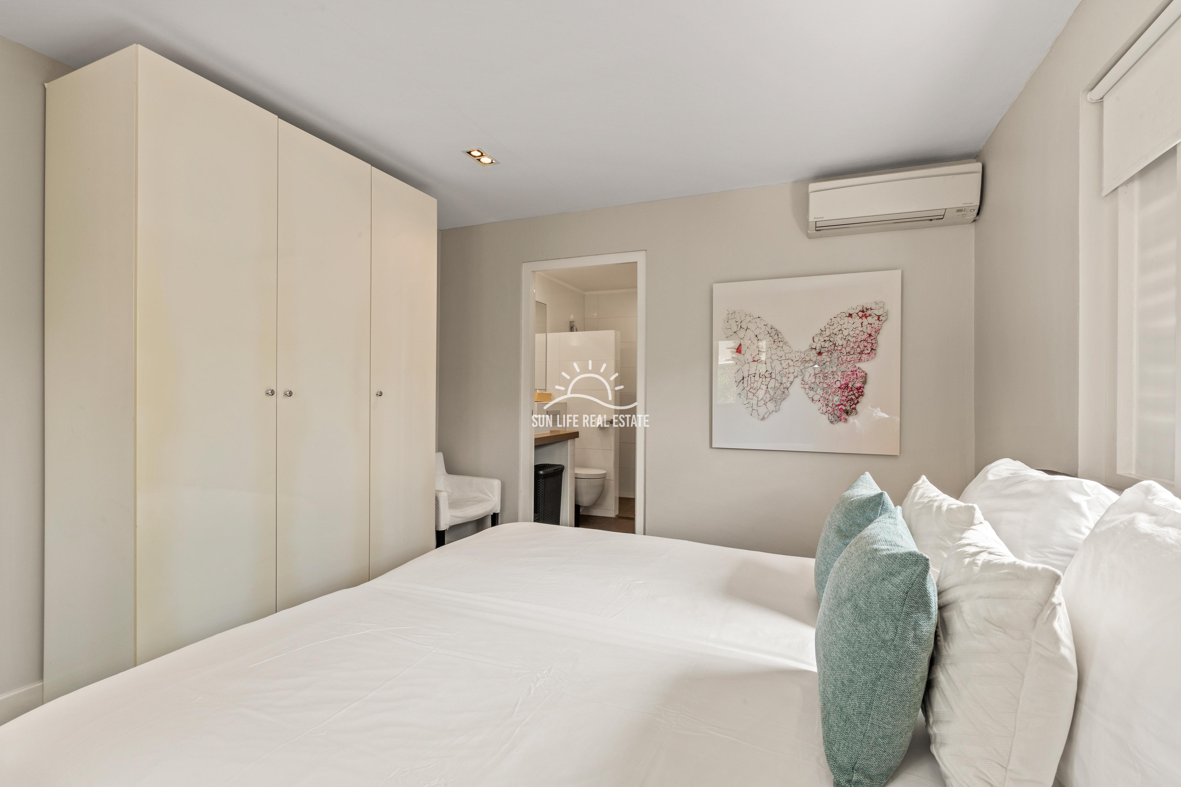 Tropical Villa For Sale in Vista Royal