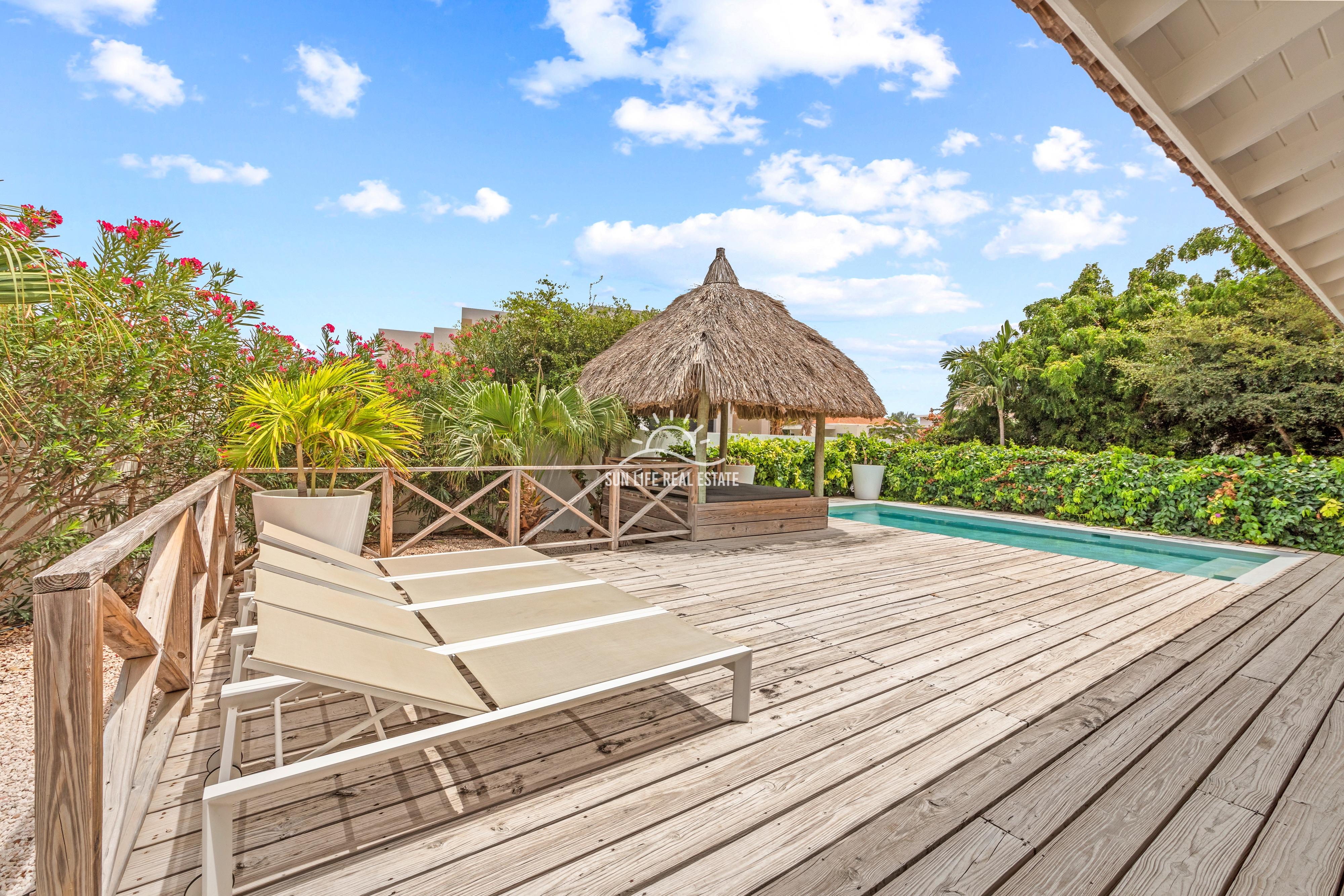 Tropical Villa For Sale in Vista Royal