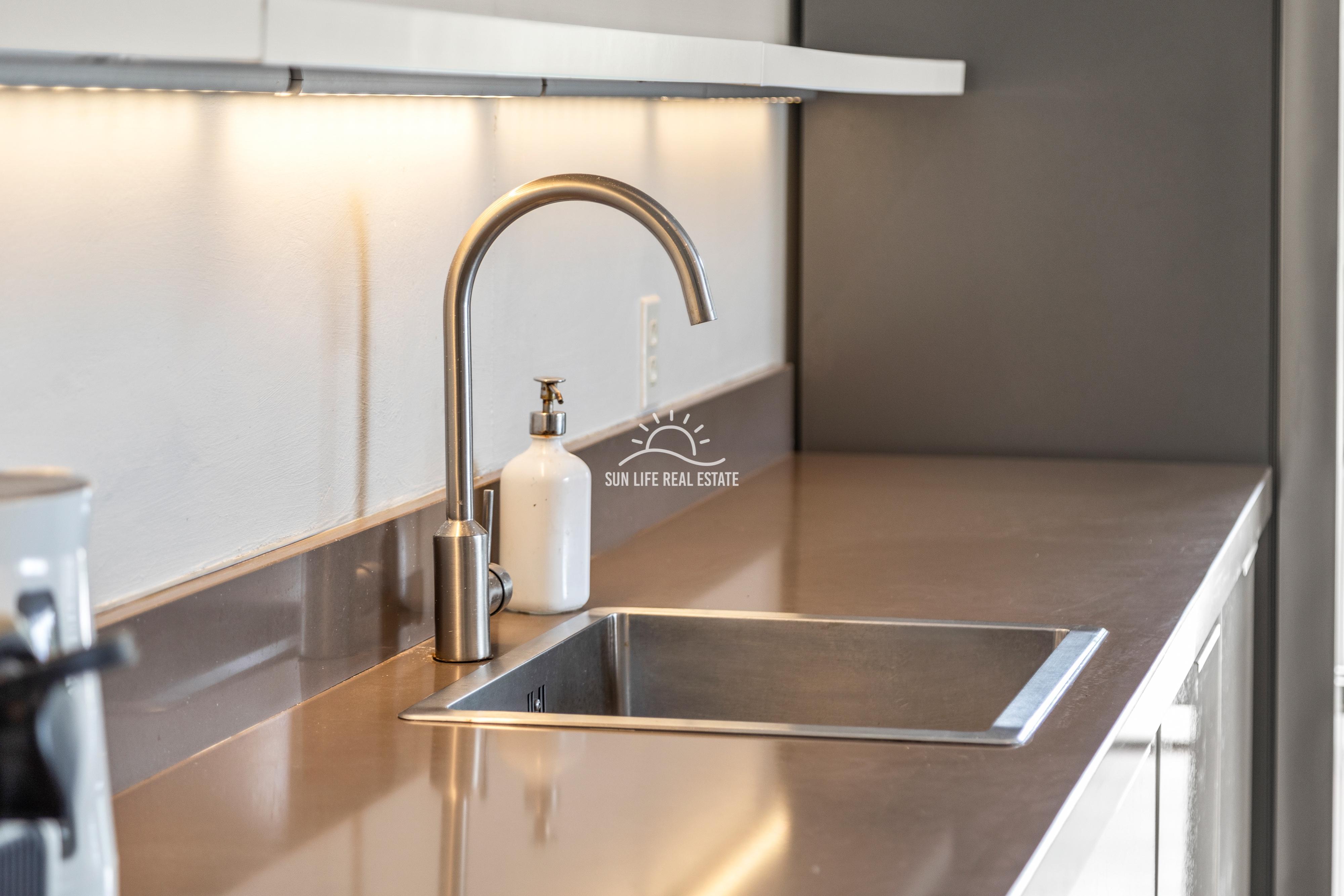 Tropical Villa For Sale in Vista Royal