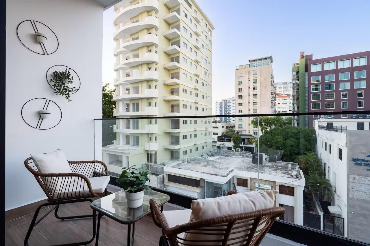 Luxury 1-Bedroom Apartment for Sale in Piantini – Fully Furnished with Proven Airbnb Income