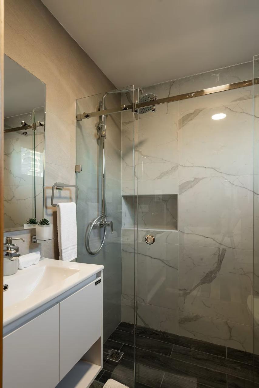 Luxury 1-Bedroom Apartment for Sale in Piantini – Fully Furnished with Proven Airbnb Income