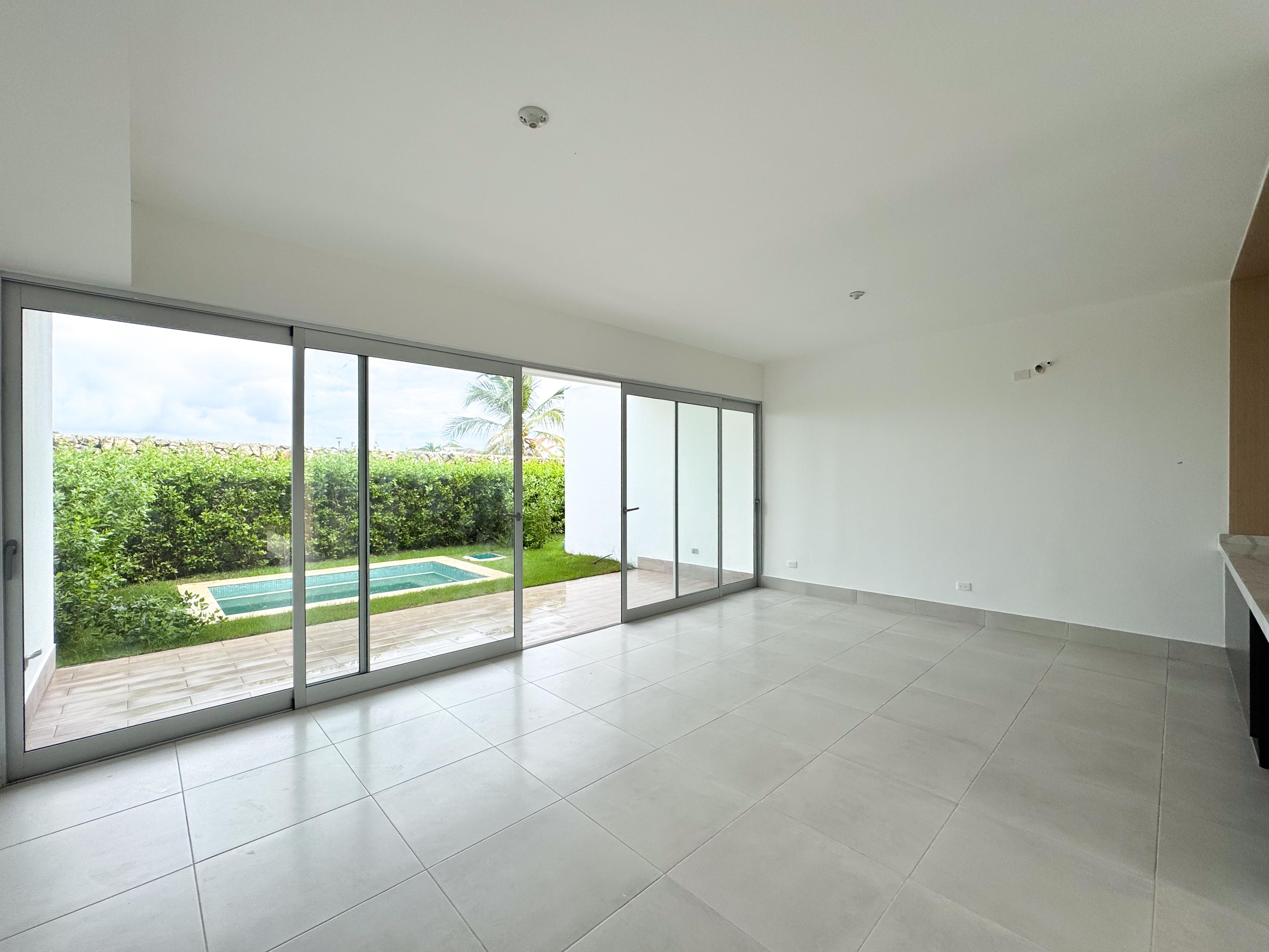 3 bedrooms villa for sale in White Sands