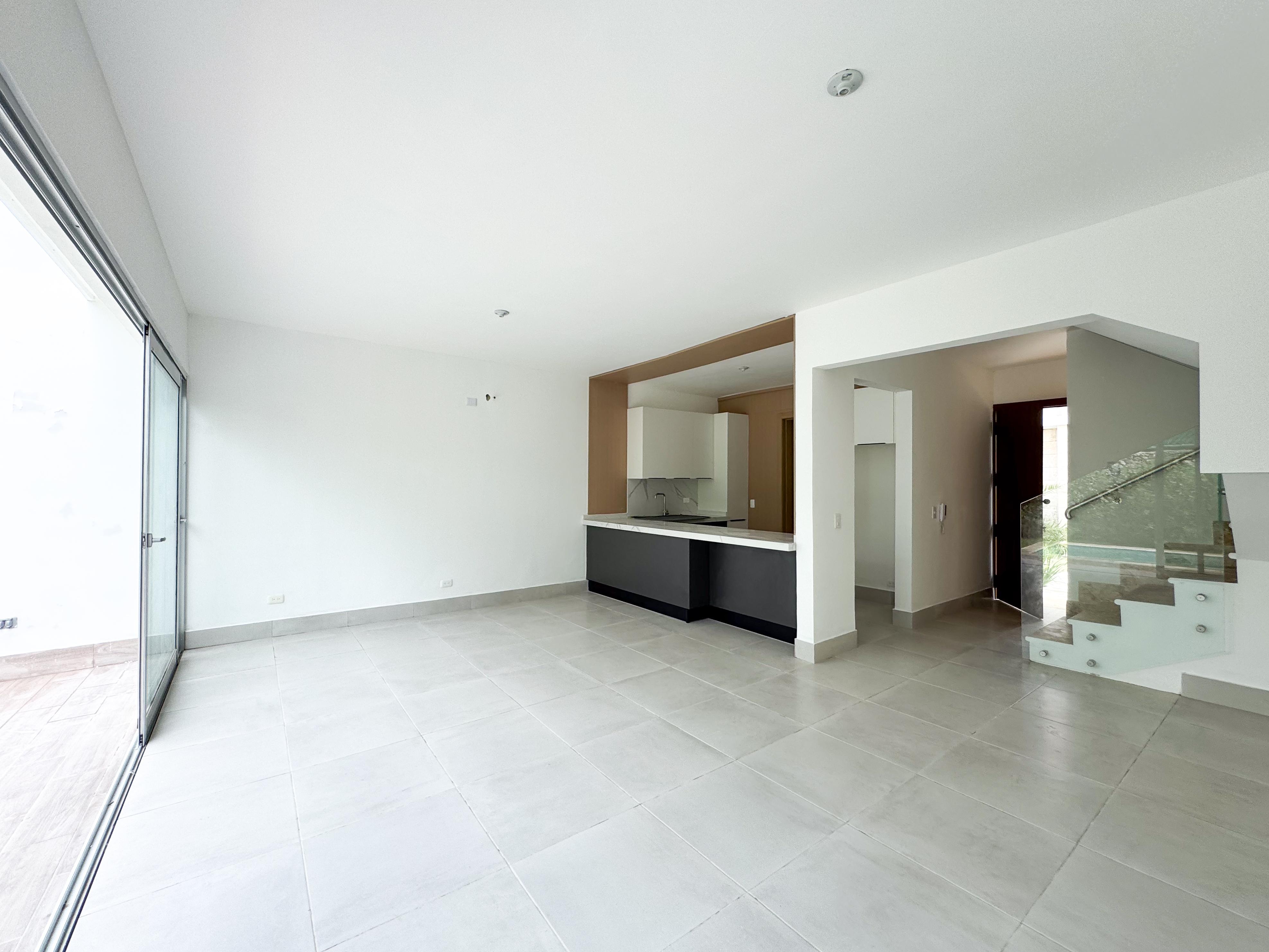 3 bedrooms villa for sale in White Sands